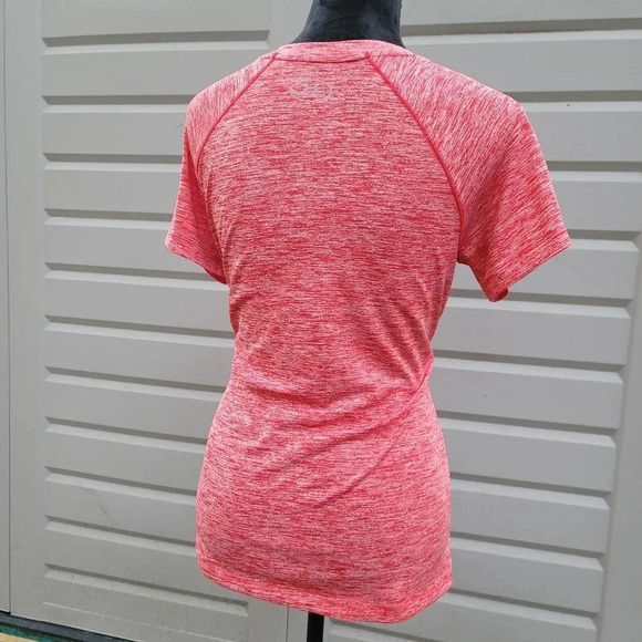 Under Armour Heat Gear Tshirt Loose Fit Red Short Sleeve Crew Neck Women's Small - Picture 8 of 9